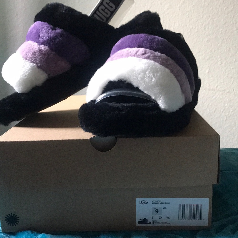 - UGG Fluff slide